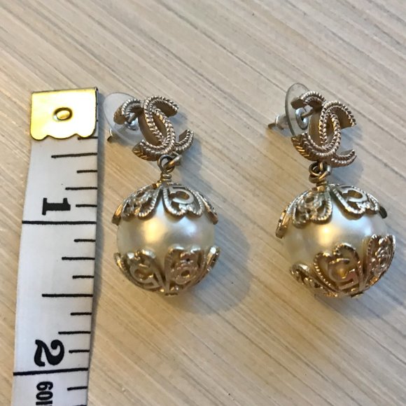 Vintage Logo earrings - Picture 15 of 16